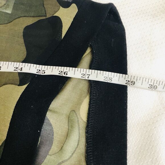 Miss Moda Camo Skull Women’s Size Medium Top - Picture 8 of 8